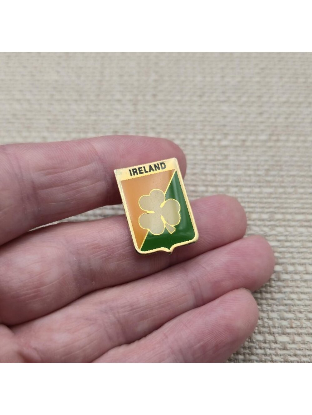 Vintage Ireland Flag Shamrock Shield Enamel Lapel Pin Gold Tone Souvenir A8754